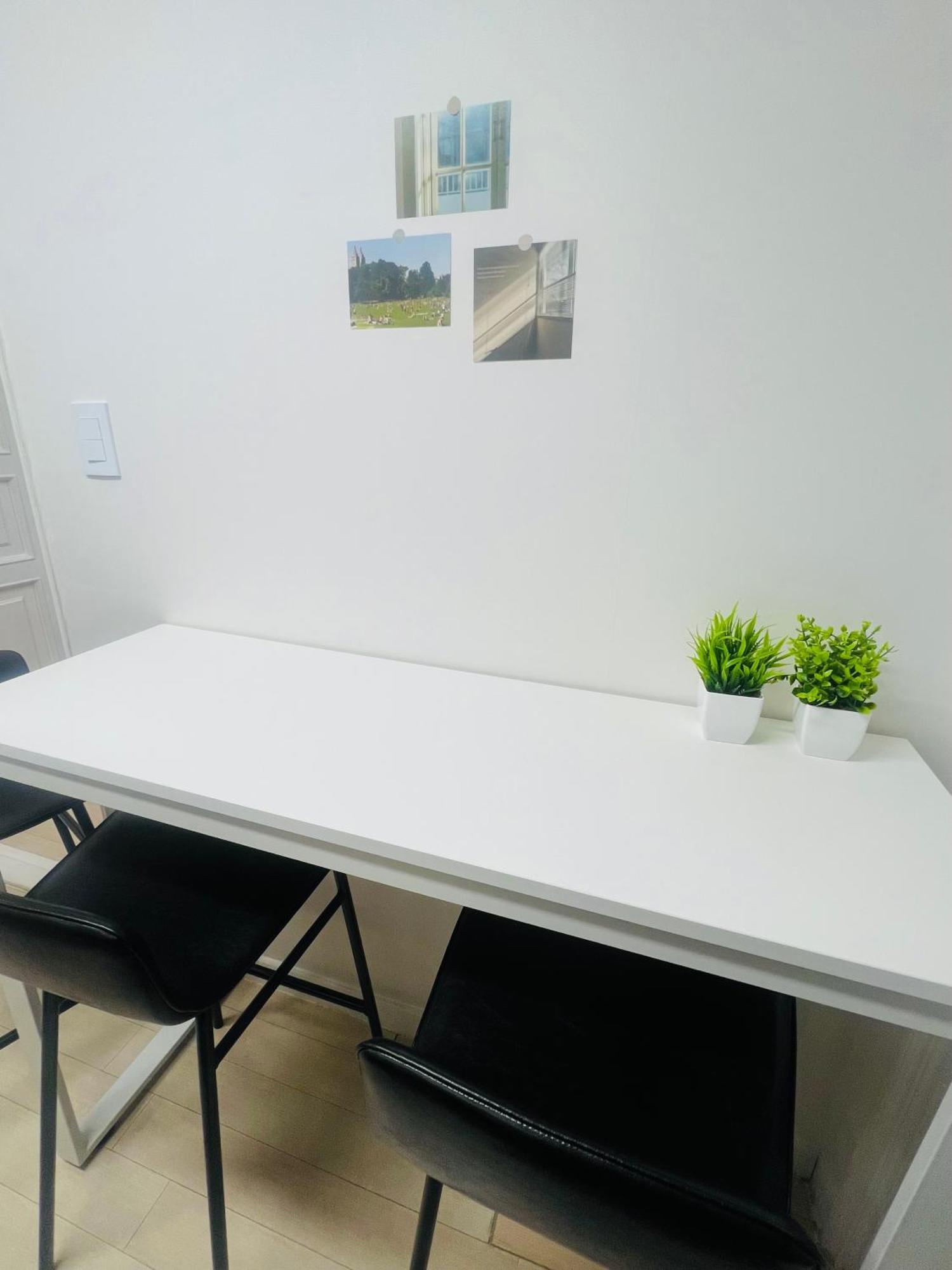 Hongdae Oyo Stay, Free Luggage Keeping, Hongdae Station Line And Airport Train *