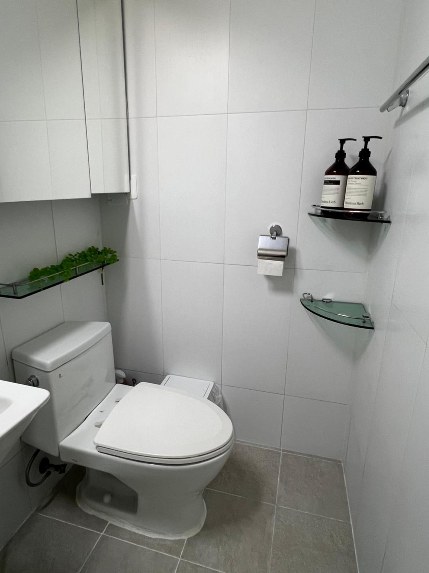 Hongdae Oyo Stay, Free Luggage Keeping, Hongdae Station Line And Airport Train