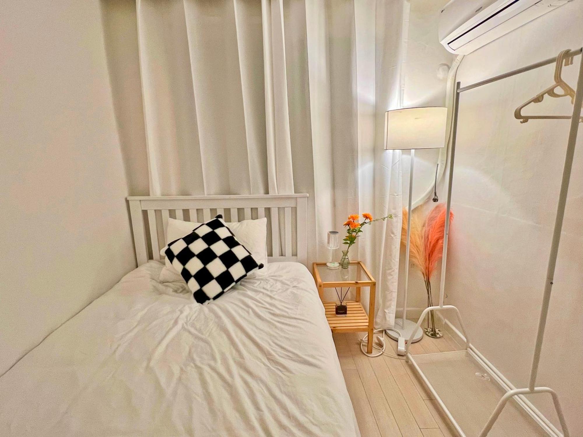 Hongdae Oyo Stay, Free Luggage Keeping, Hongdae Station Line And Airport Train Seoul