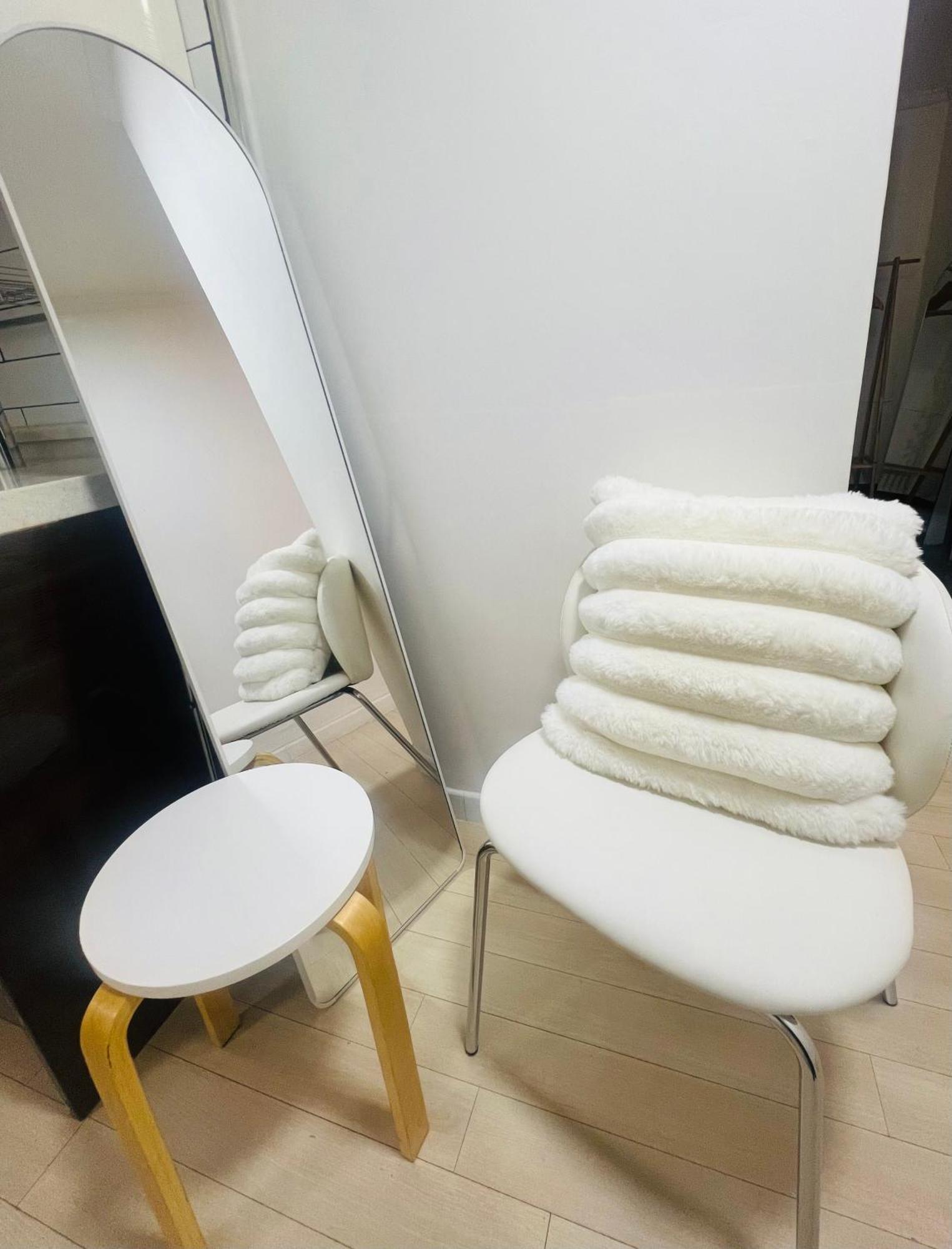 Hongdae Oyo Stay, Free Luggage Keeping, Hongdae Station Line And Airport Train * Seoul