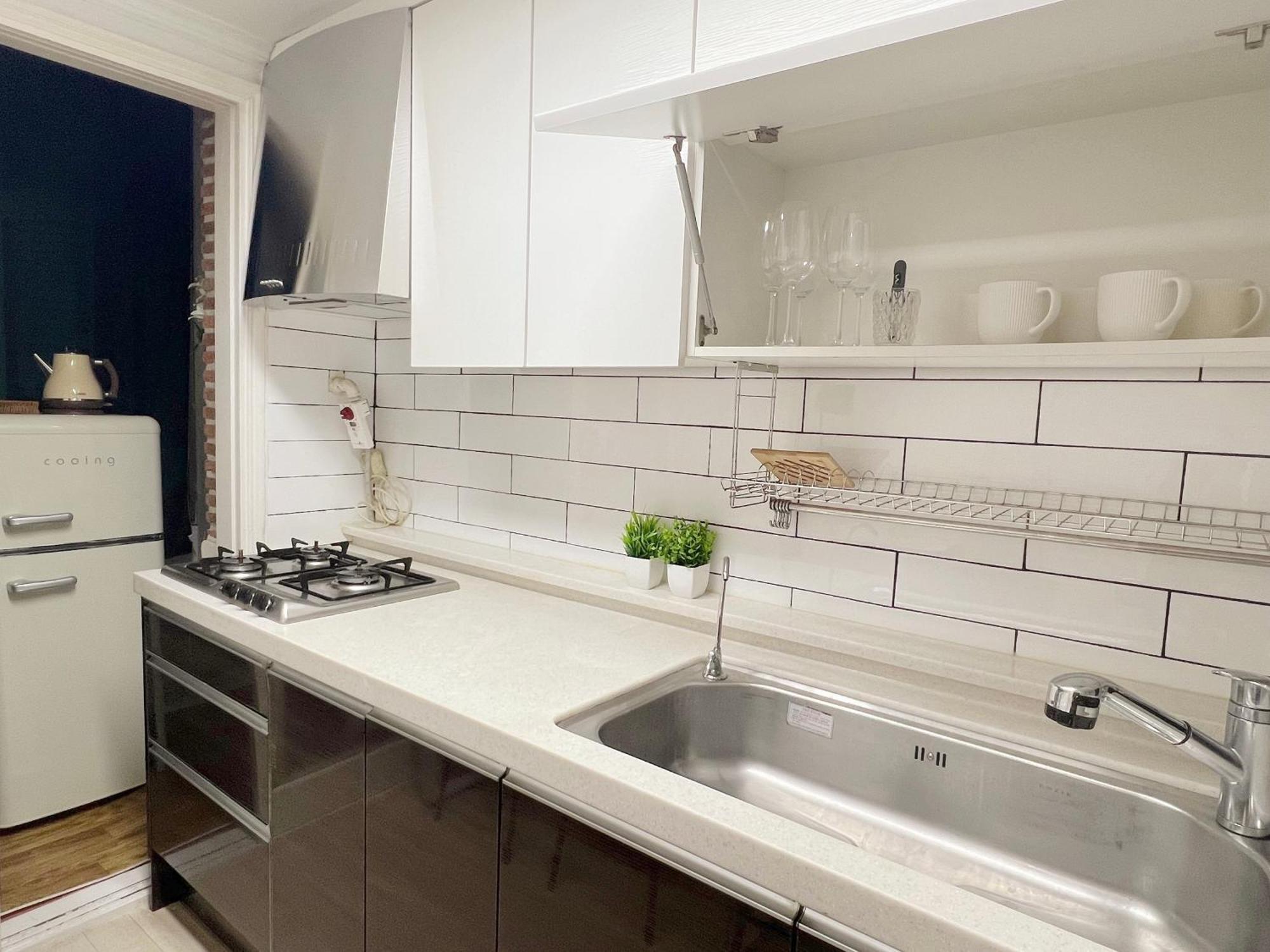 Apartment Hongdae Oyo Stay, Free Luggage Keeping, Hongdae Station Line And Airport Train Seoul